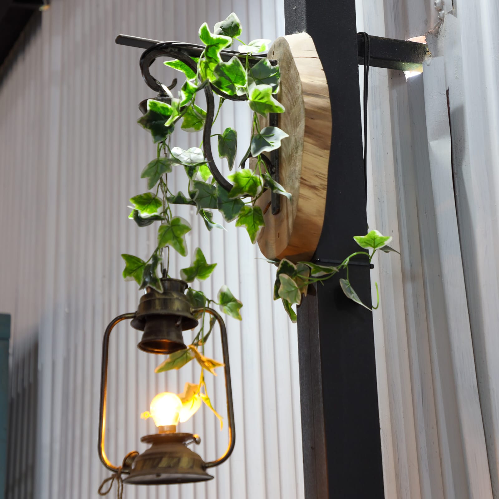 Parasi Wall Lamp